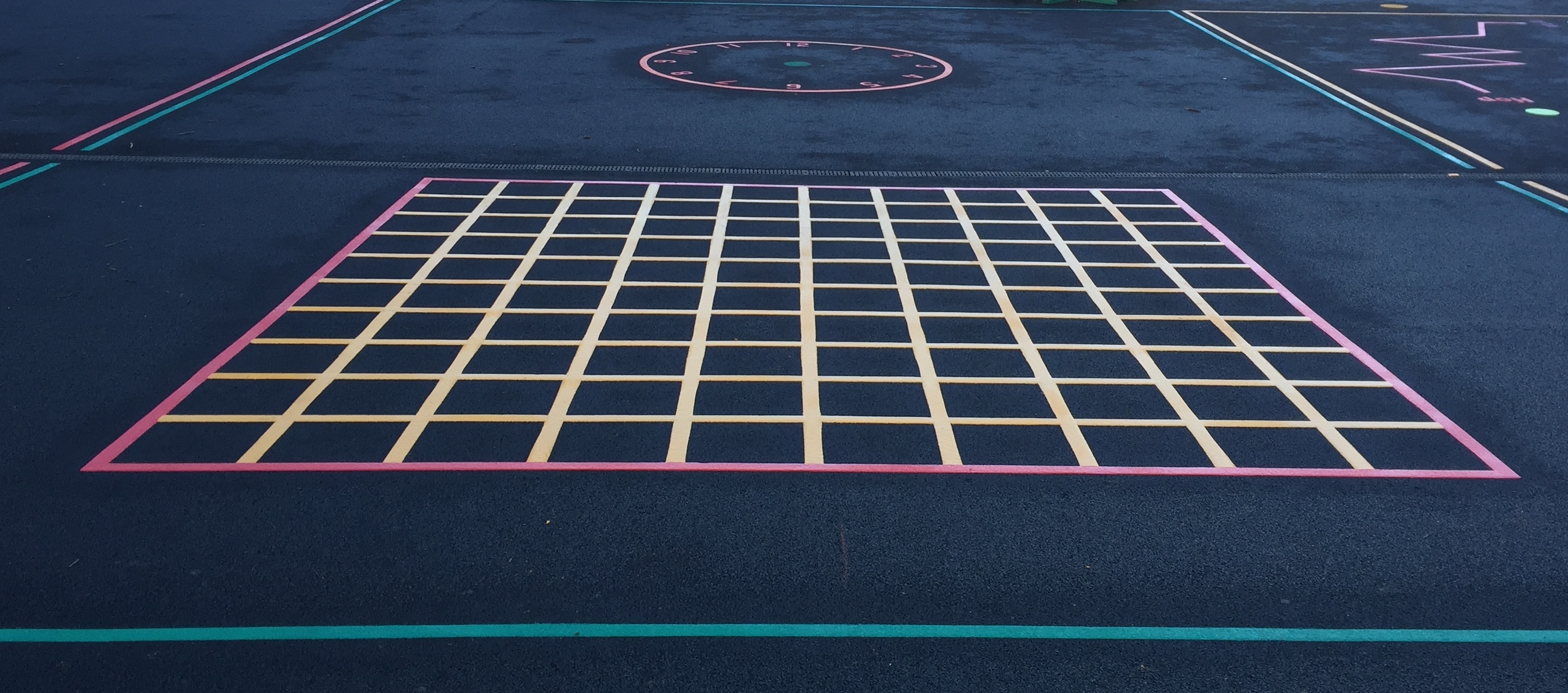 Games to play outdoors with floor chalk Little Snail